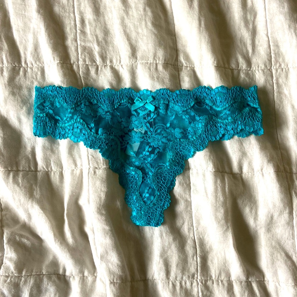 NWT Victoria’s Secret Lace Thong Panty 2016 Turquoise
